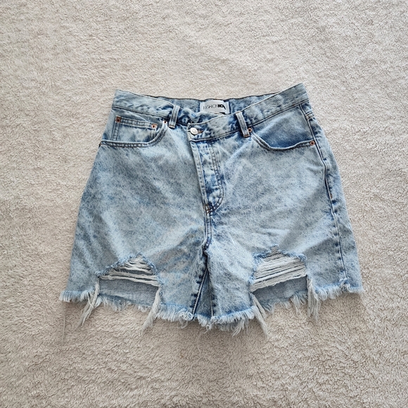 Fashion Nova At A Glance Crossover Denim Shorts, Women's Size 9 - EUC - Picture 6 of 13